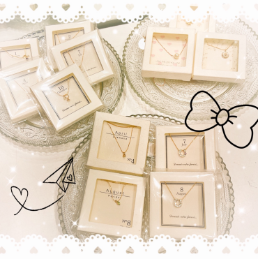 プレゼントにもオススメ☘️誕生月ネックレス