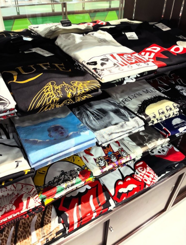 バンドTシャツ揃いました！