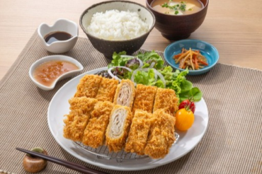 おろしポン酢でさっぱりと！２２層のやわらかロース重ねかつ